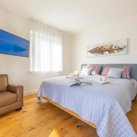 Lake Escape Apartmán *